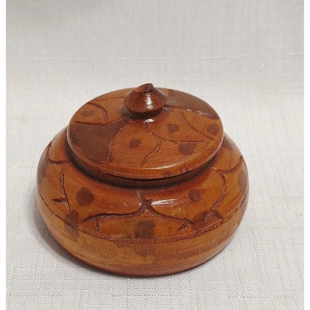 Vintage Hand Carved Two Tone Etched Wooden Lidded Trinket Spice Box 3